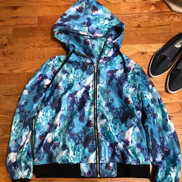 Meaner Lightweight Windbreaker with Hood Size Medium - Picture 8 of 13